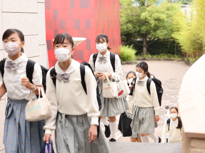 洗足学園高等学校制服画像